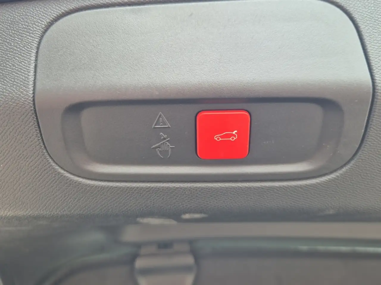 Peugeot 408 GT PT 130 EAT8 Navi LED ACC El. Heckklappe CarPlay — معرض صور السيارة 20