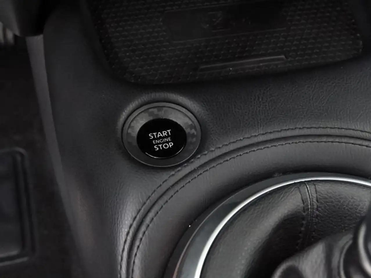 Nissan Juke DIG-T 84 kW (114 CV) 6M/T N-Connecta — معرض صور السيارة 31