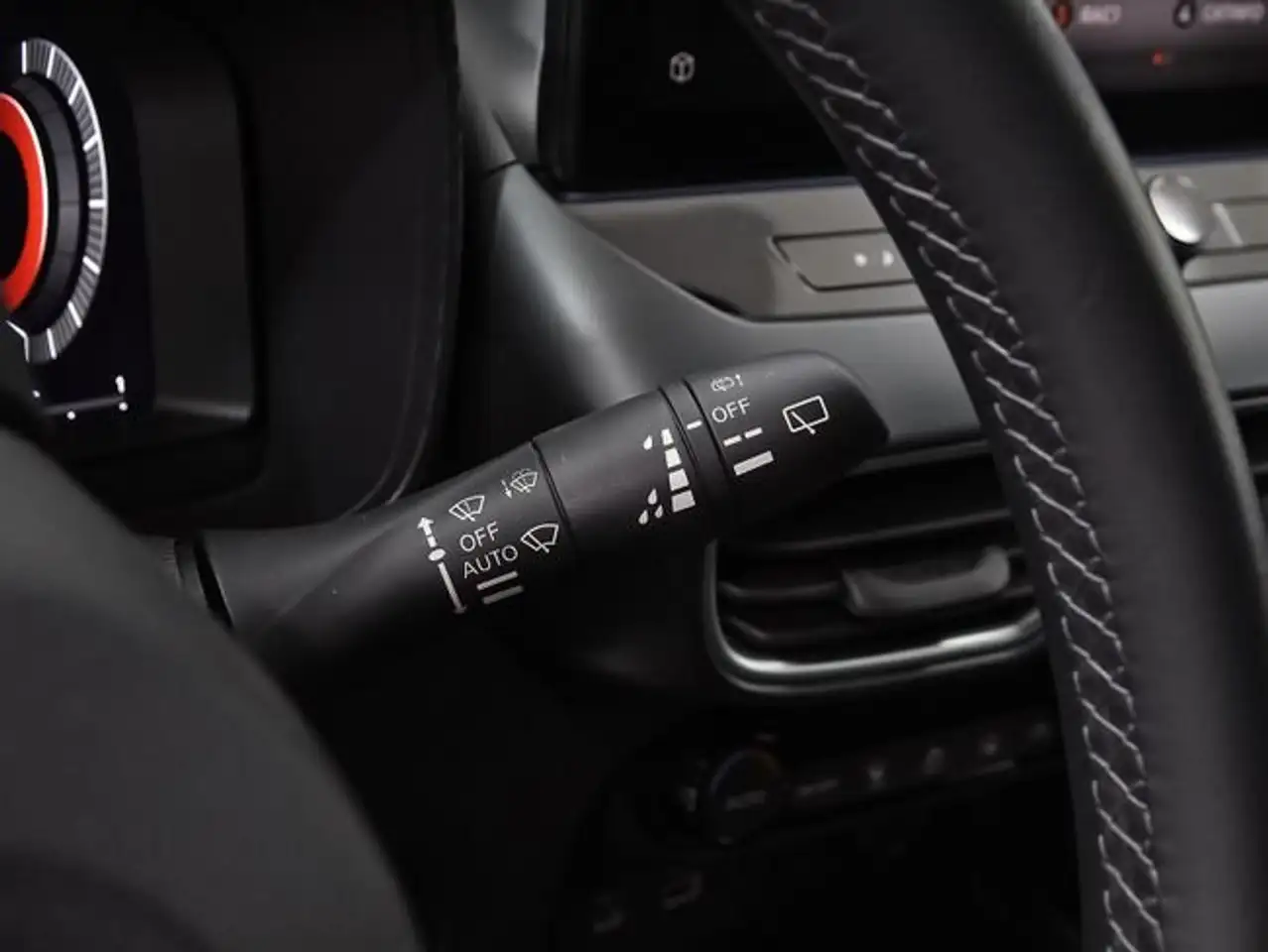 Nissan Juke DIG-T 84 kW (114 CV) 6M/T N-Connecta — معرض صور السيارة 16