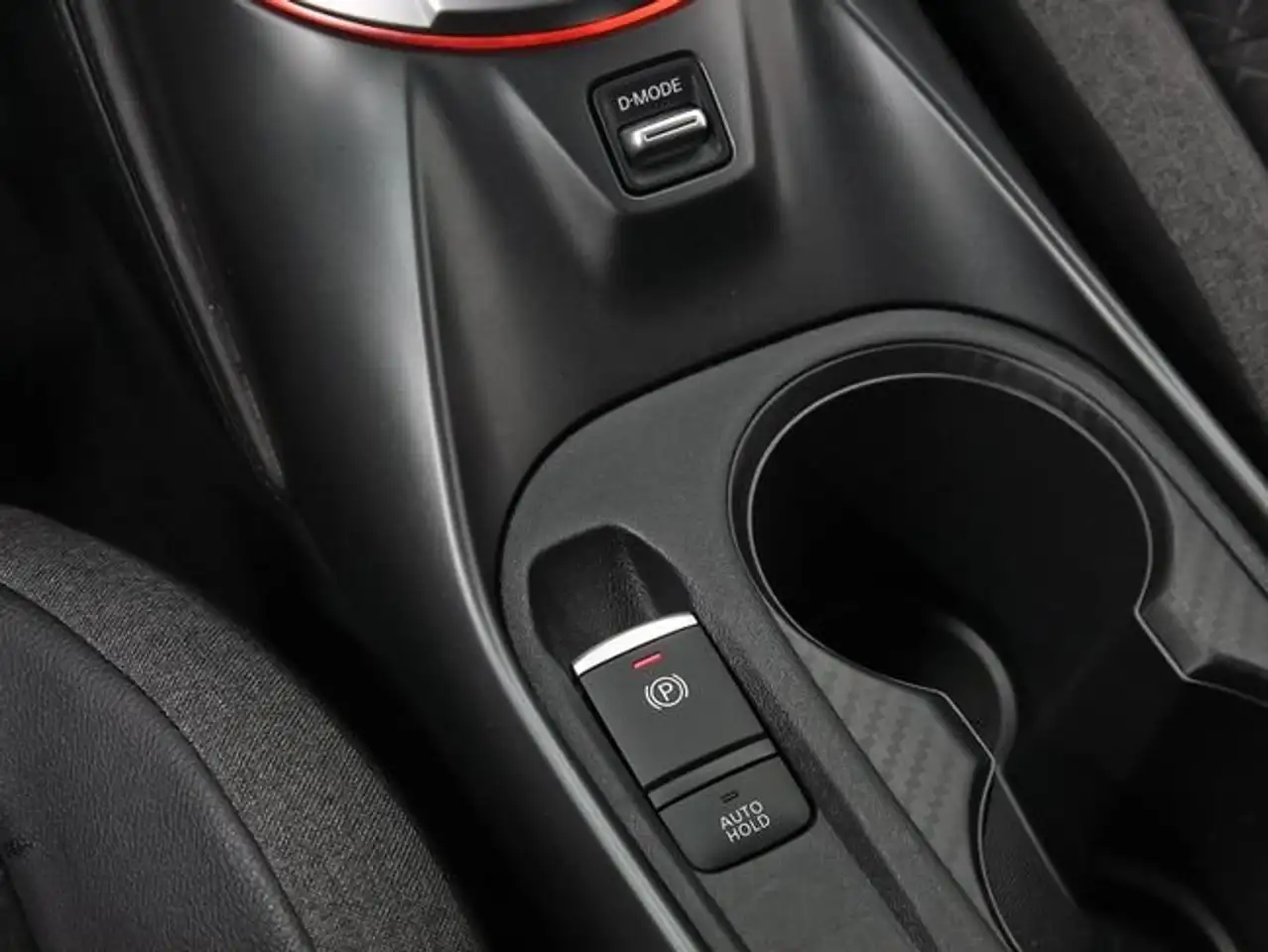 Nissan Juke DIG-T 84 kW (114 CV) 6M/T N-Connecta — معرض صور السيارة 32