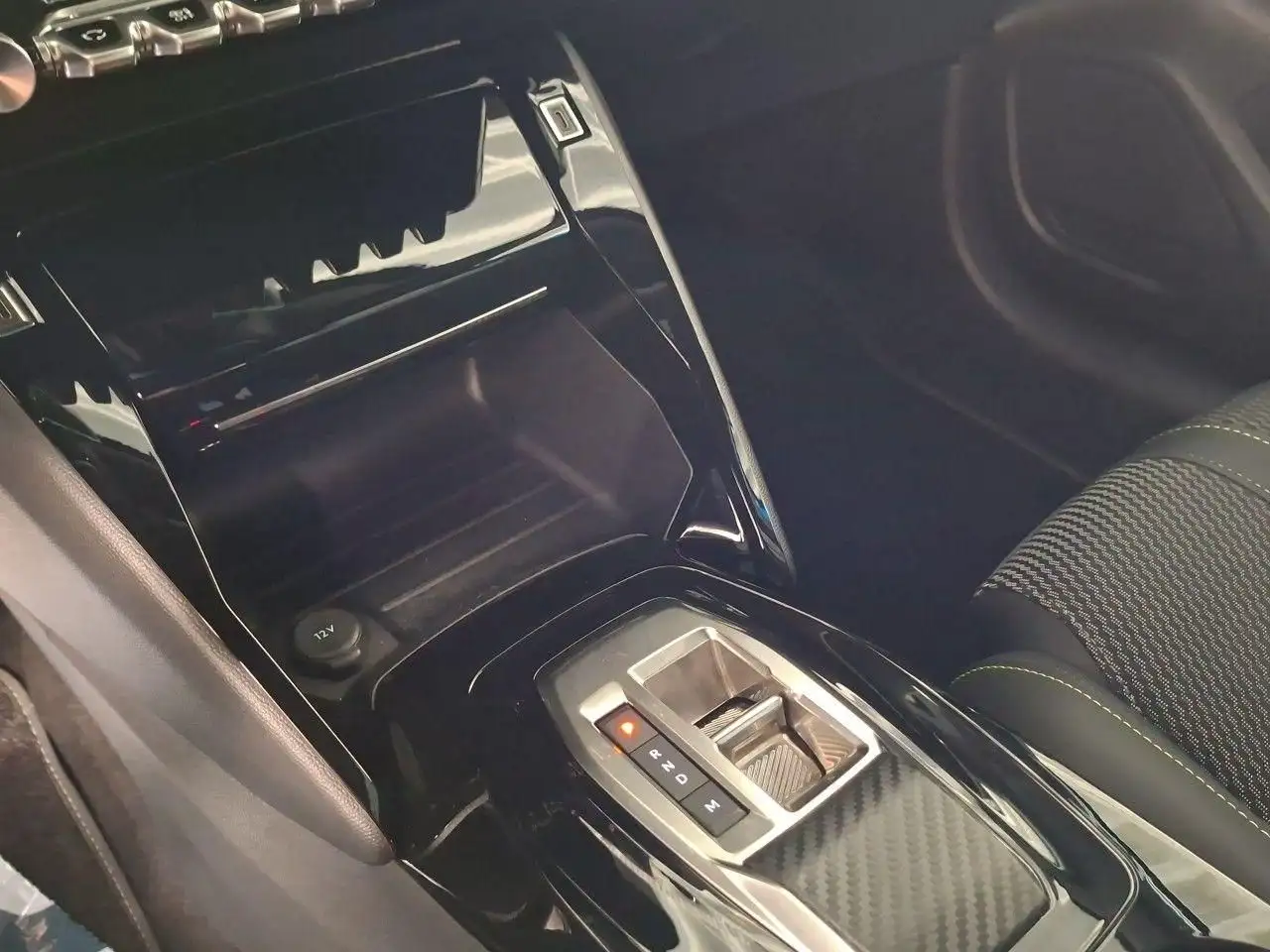 Peugeot 208 Hybrid 145 GT Klima, 306° Kamera — Vehicle gallery 14