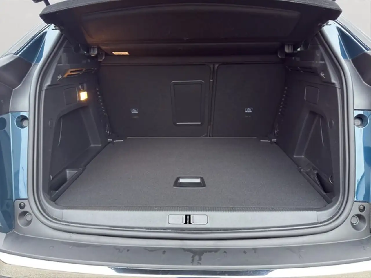 Peugeot 3008 Hybrid 136 Allure Pack ALLWETTER ACC NAVI SHZ P... — Vehicle gallery 16