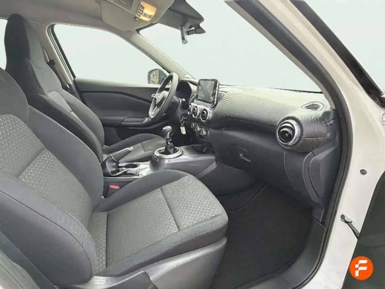 Nissan Juke DIG-T 84 kW (114 CV) 6M/T Acenta — معرض صور السيارة 15