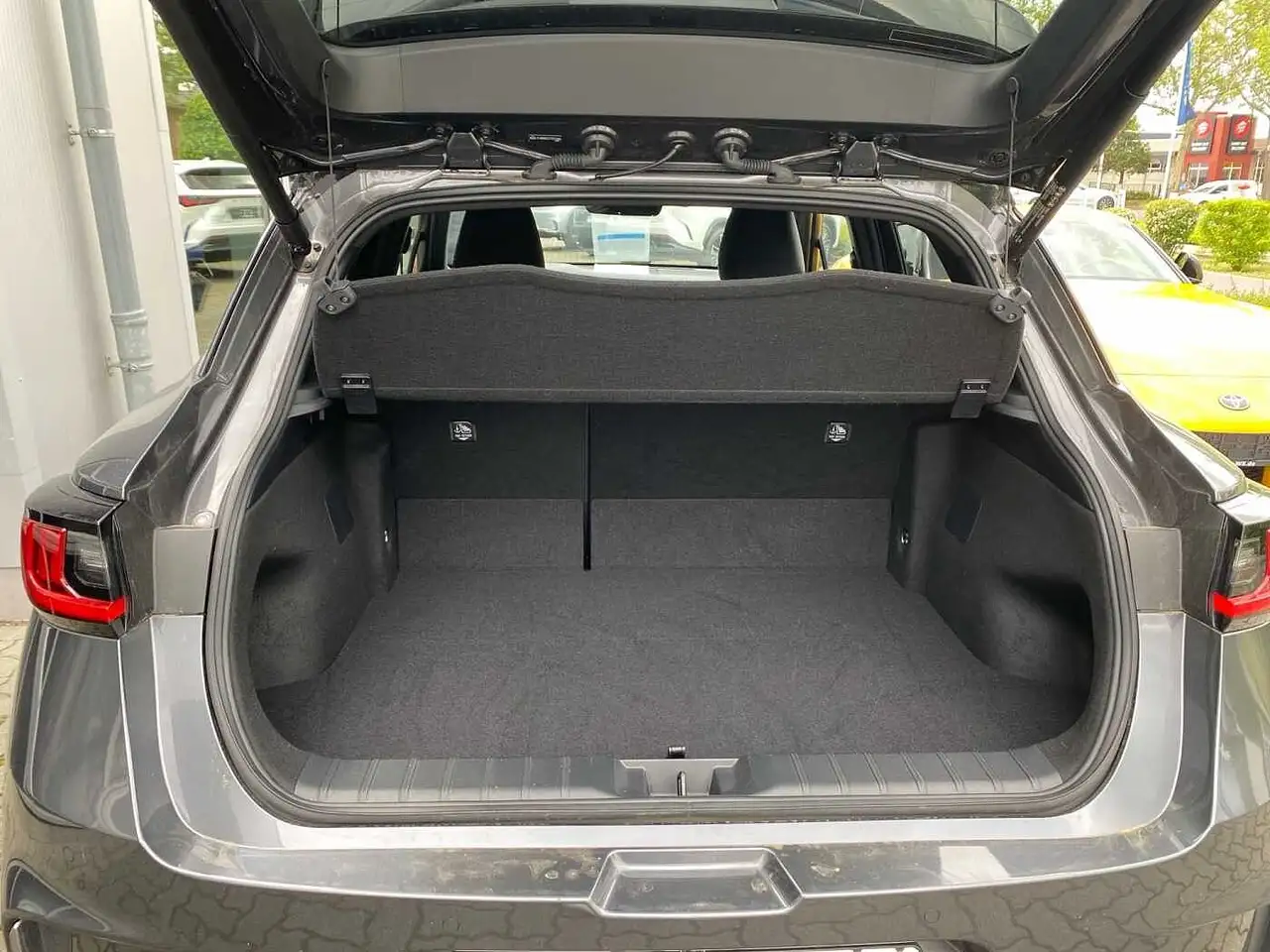 Lexus LBX 1.5 Hybrid 4X4 Cool LED LEDER KAMERA — Galería del vehículo 10