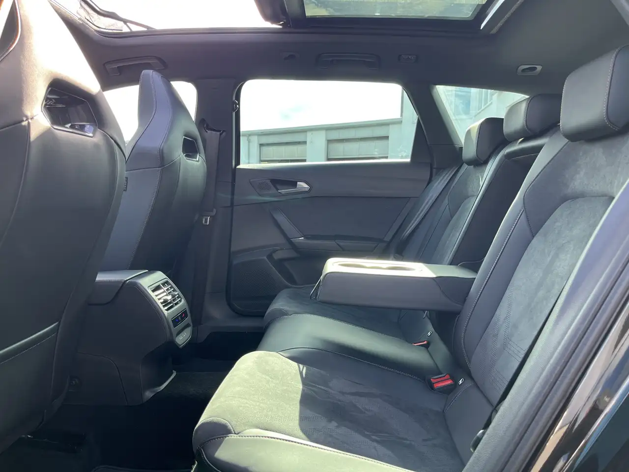 CUPRA Leon SP 1.5 TSI DSG 181€ m.20% Anz. PANO Navi ACC MAT — معرض صور السيارة 17