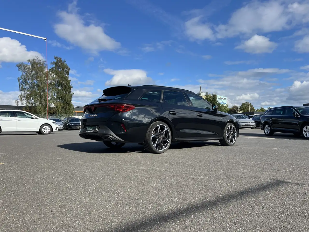 CUPRA Leon SP 1.5 TSI DSG 181€ m.20% Anz. PANO Navi ACC MAT — معرض صور السيارة 7