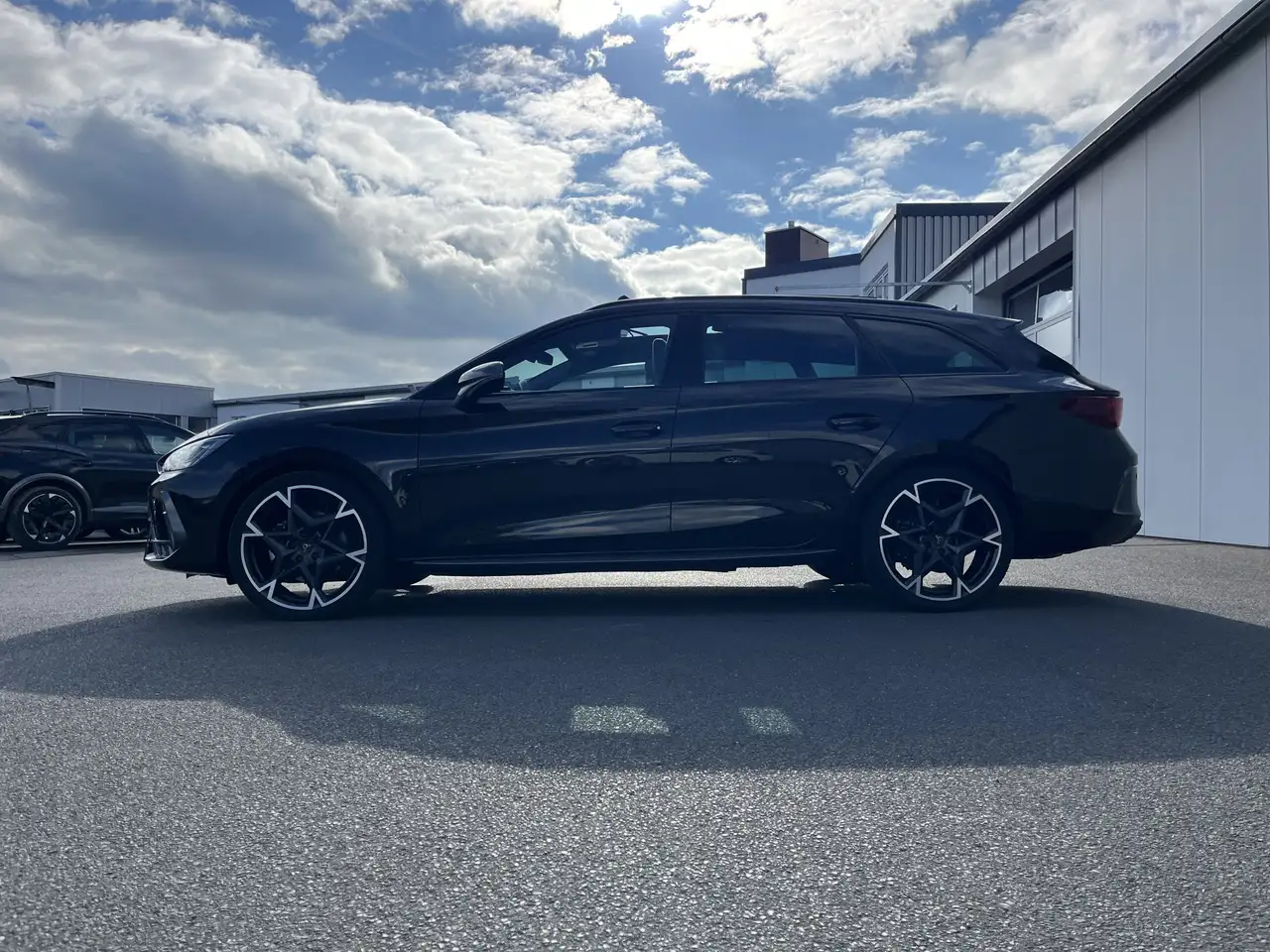 CUPRA Leon SP 1.5 TSI DSG 181€ m.20% Anz. PANO Navi ACC MAT — معرض صور السيارة 2