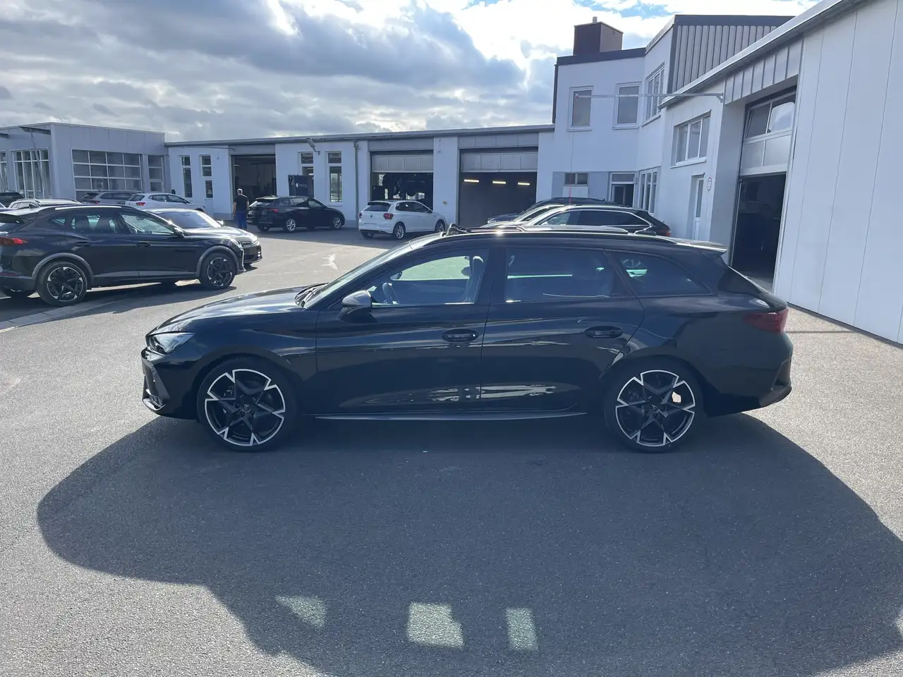 CUPRA Leon SP 1.5 TSI DSG 181€ m.20% Anz. PANO Navi ACC MAT — معرض صور السيارة 3