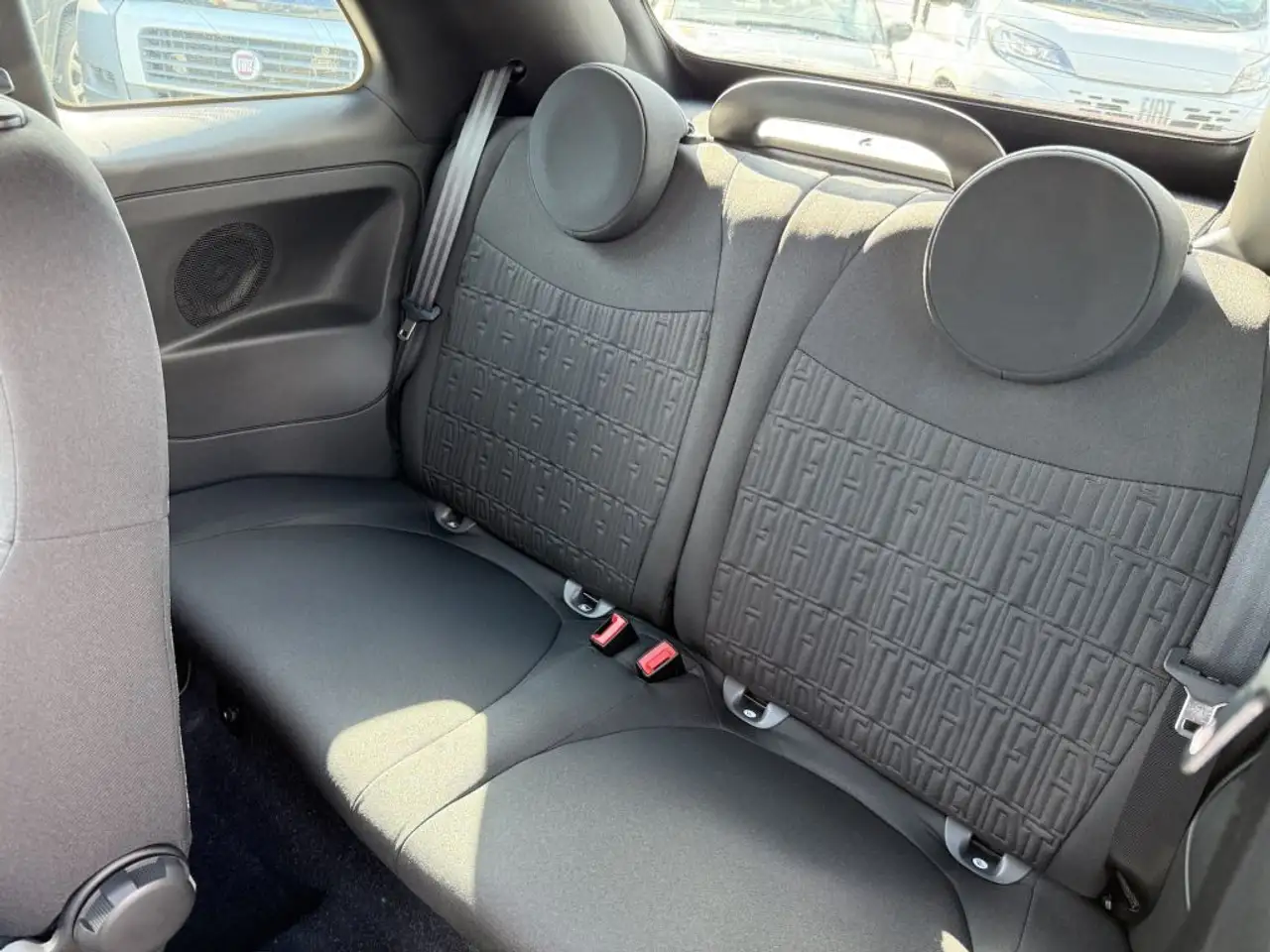 Fiat 500 C 1.0 GSE Hybrid Dolcevita — Galería del vehículo 13