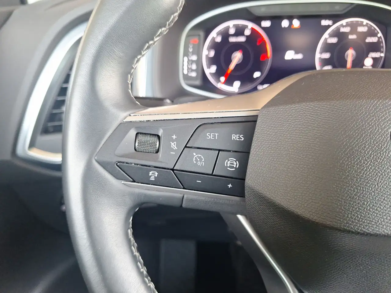 SEAT Ateca Style 1.5 TSI DSG LED Navi Ahk Fahrass Rfk — معرض صور السيارة 18