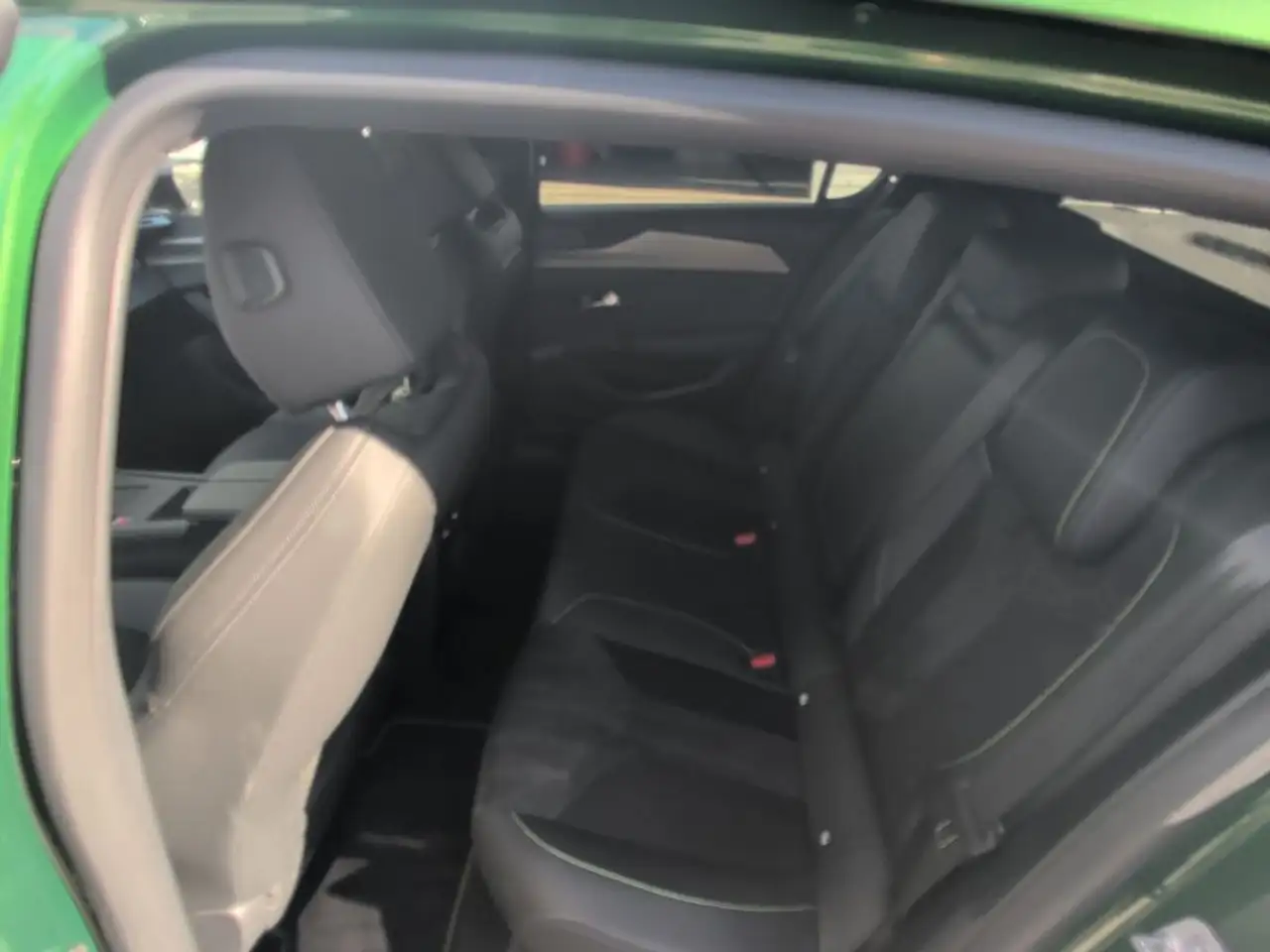 Peugeot 308 PureTech 130 EAT8 GT — Galería del vehículo 9