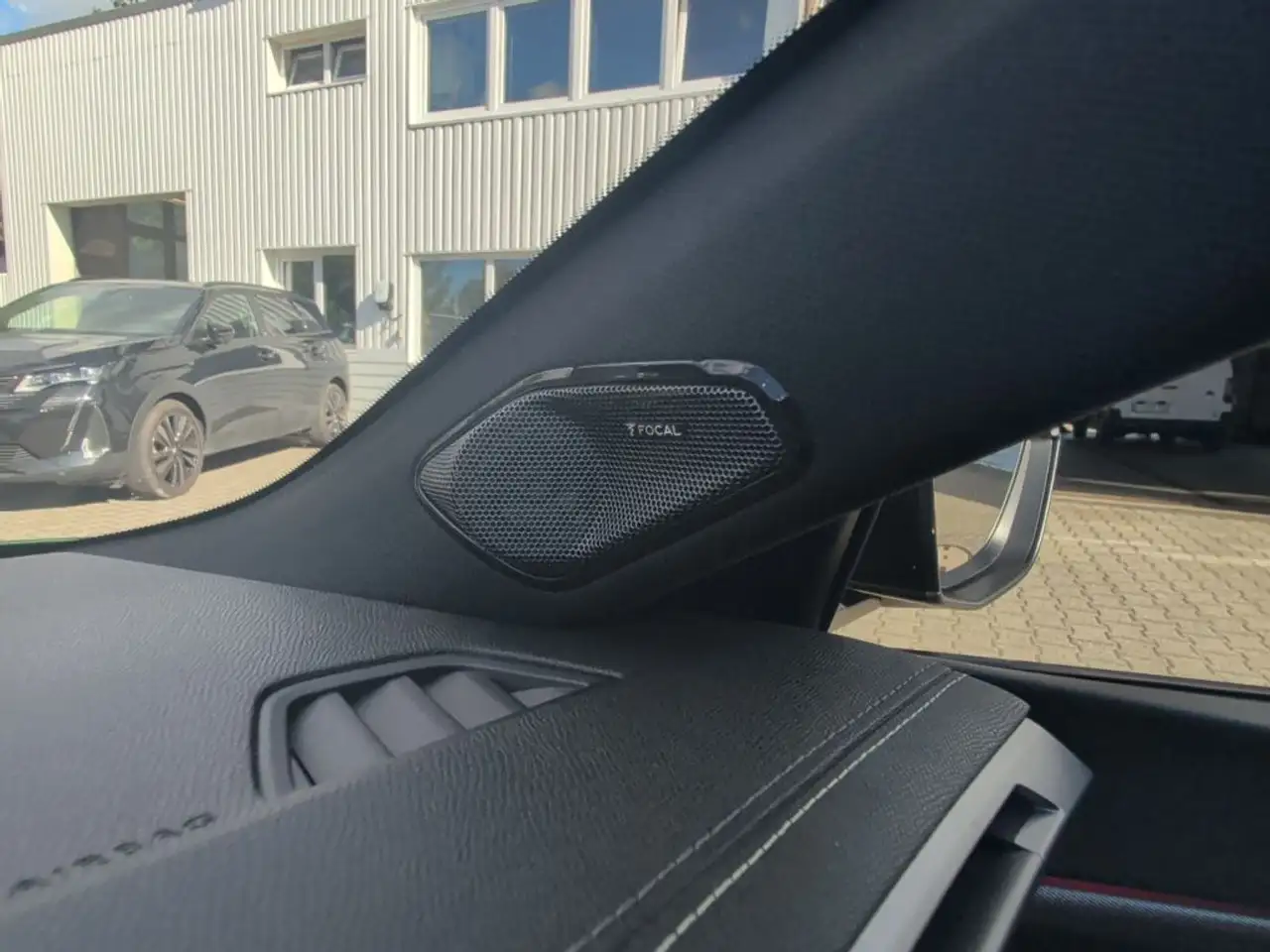 Peugeot 308 PureTech 130 EAT8 GT — Galería del vehículo 16