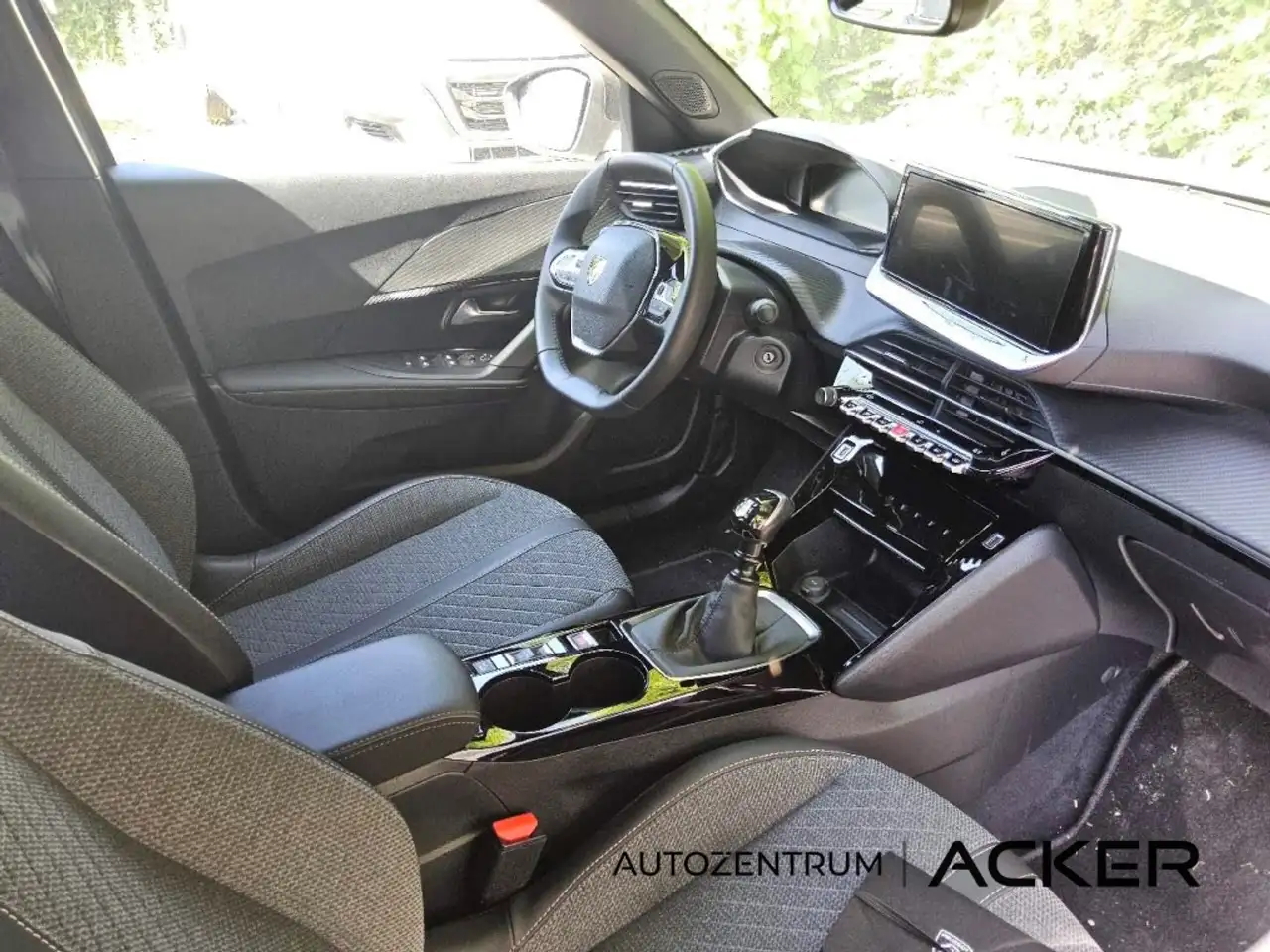 Peugeot 2008 Allure 1.2 PureTech 100 LED/PDC/Reling -45%* — معرض صور السيارة 6