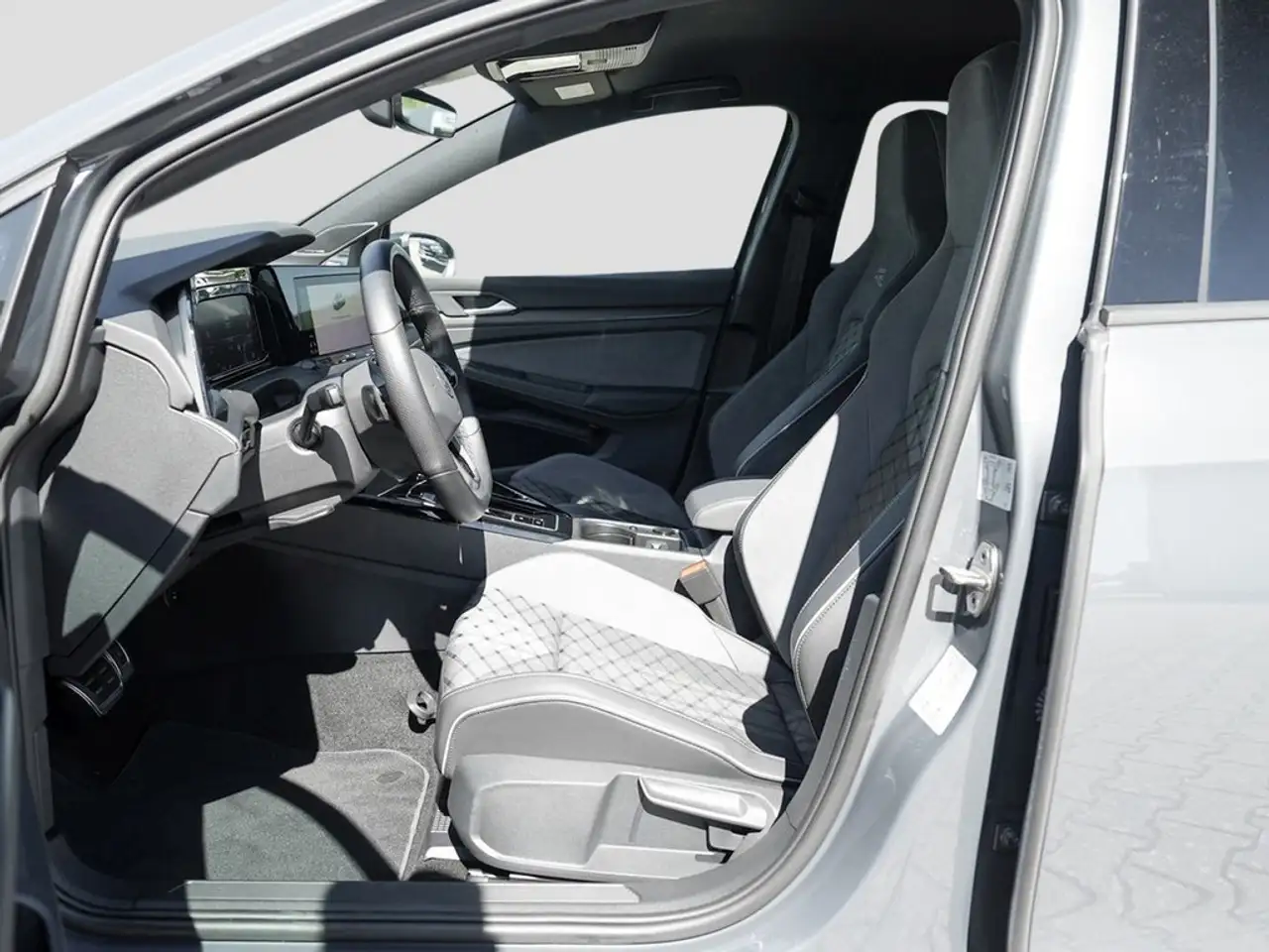 Volkswagen Golf 1.5 TSI R-Line Black-Style *IQ-Light*AHK*Harman... — معرض صور السيارة 18
