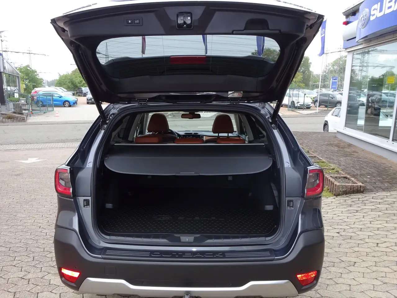 Subaru OUTBACK 2.5i Platinum *2.Hd.*AHK abn.* — Vehicle gallery 6