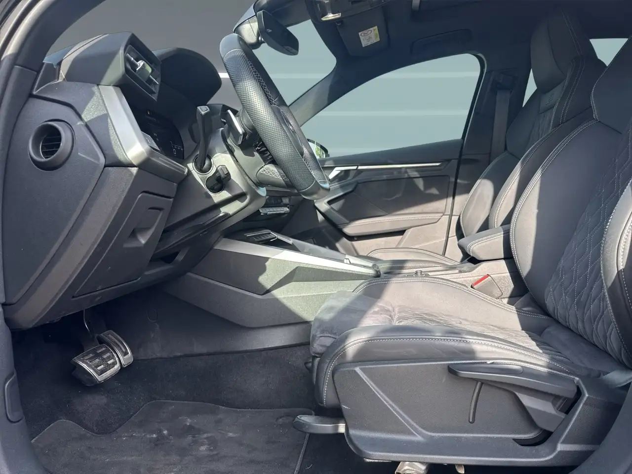 Audi S3 Limousine TFSI qu LED Pano NAVI+ PDC+ SHZ 19" — معرض صور السيارة 14