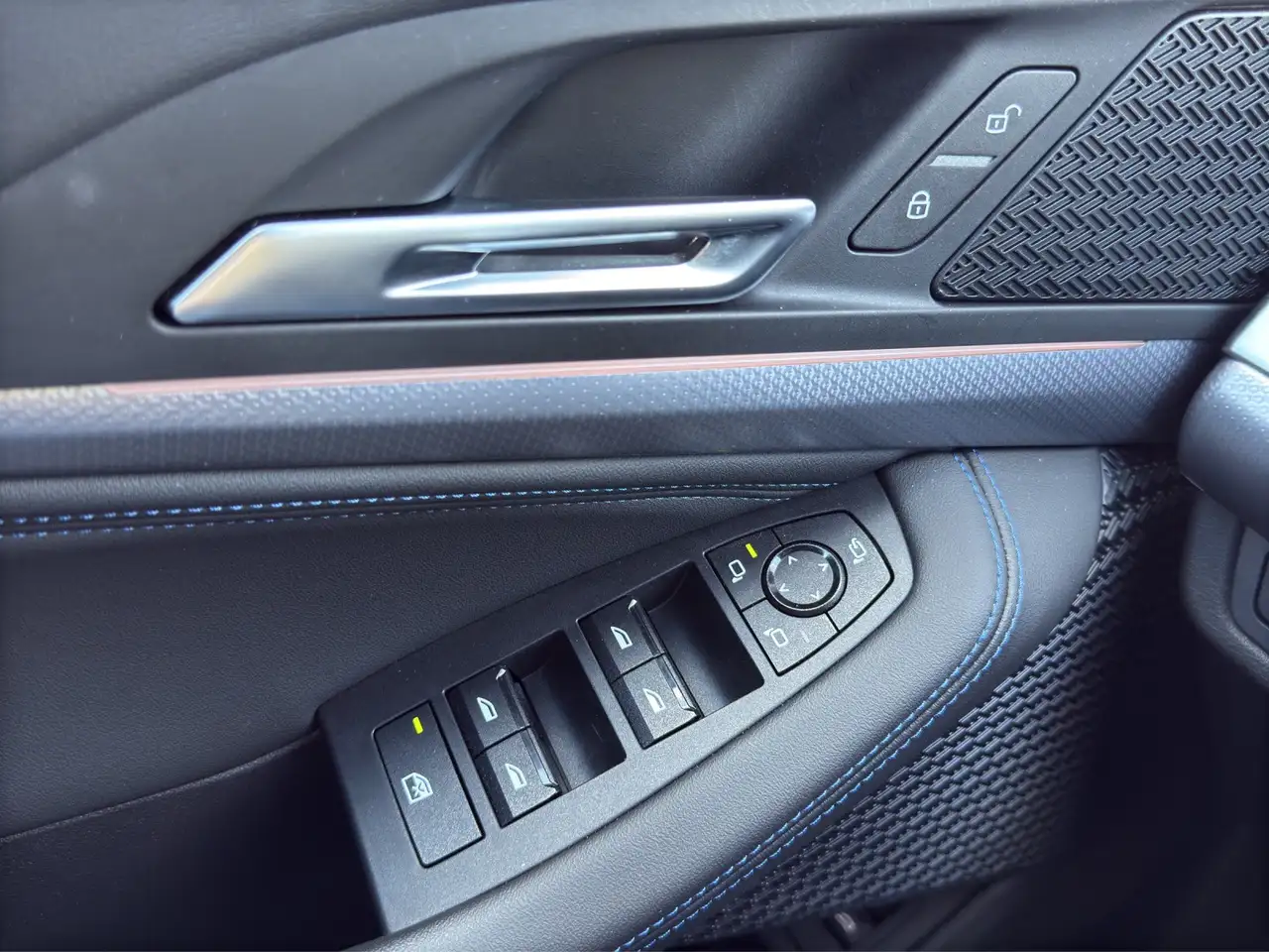 BMW 218 i M Sport AT LED/LEDER/HUD/SIDE/RFK/WIDESCREEN — Vehicle gallery 24