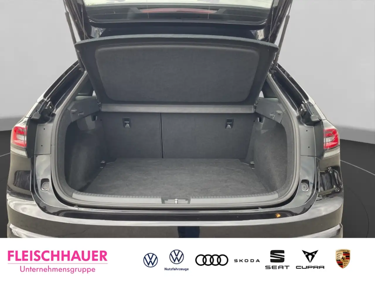 Volkswagen Taigo R Line TSI DSG RFK IQDrivePaket Navi Licht&Sicht M — Galería del vehículo 17