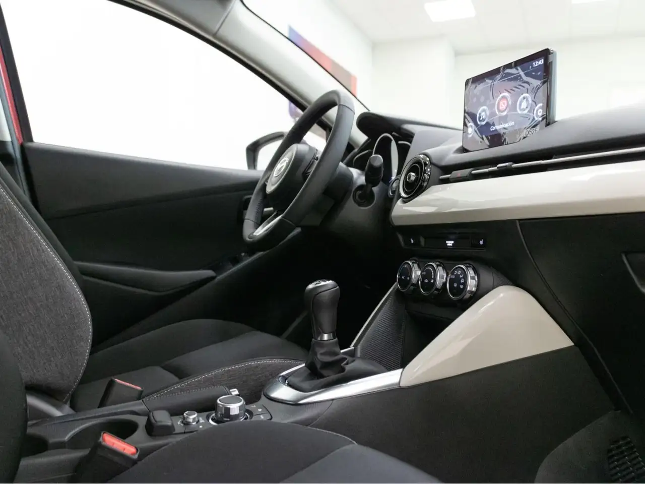 Mazda 2 1.5 e-Skyactiv G Center-Line 66kW — معرض صور السيارة 7