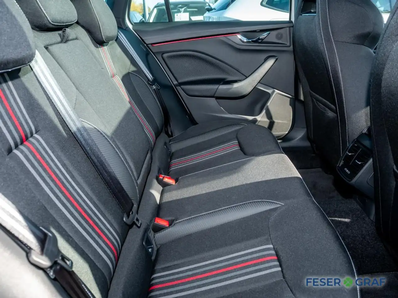 Skoda Kamiq Monte Carlo 1.5 TSI DSG 2xPDC/SHZ/RFK/LED — Vehicle gallery 10