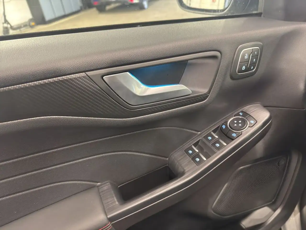 Ford Kuga 2.5 Duratec FHEV ST-LINE X — معرض صور السيارة 13
