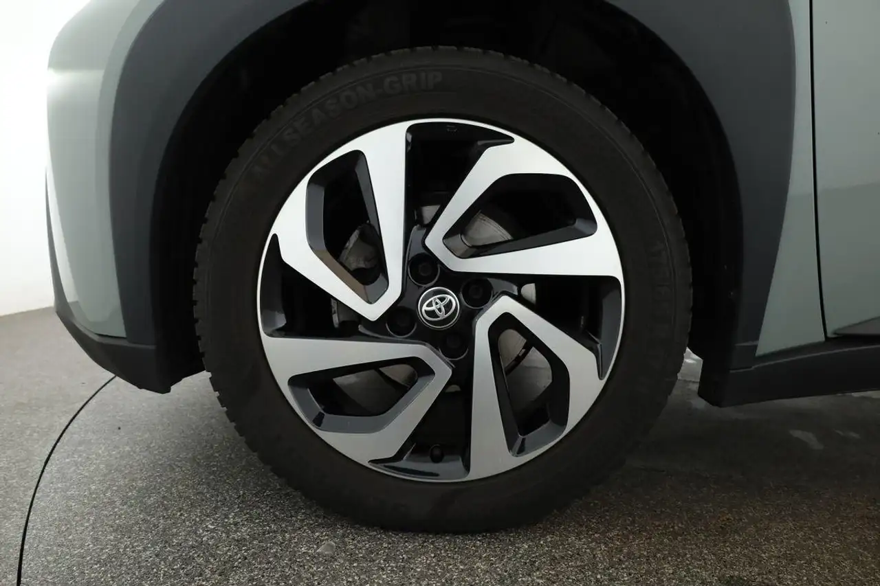 Toyota Aygo X CVT Team D LED App SHZ ACC Keyless Kam 17 — Vehicle gallery 7