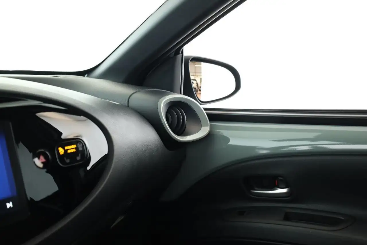 Toyota Aygo X CVT Team D LED App SHZ ACC Keyless Kam 17 — Vehicle gallery 20