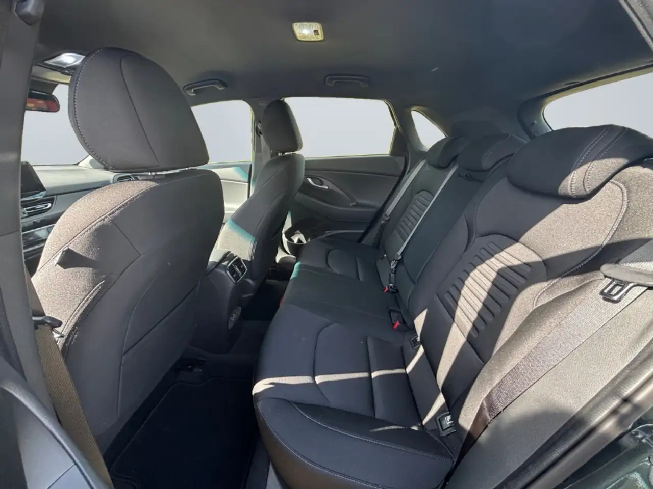 Hyundai i30 Advantage 1.0 T-GDI Navi Digitales Cockpit LED App — Vehicle gallery 13