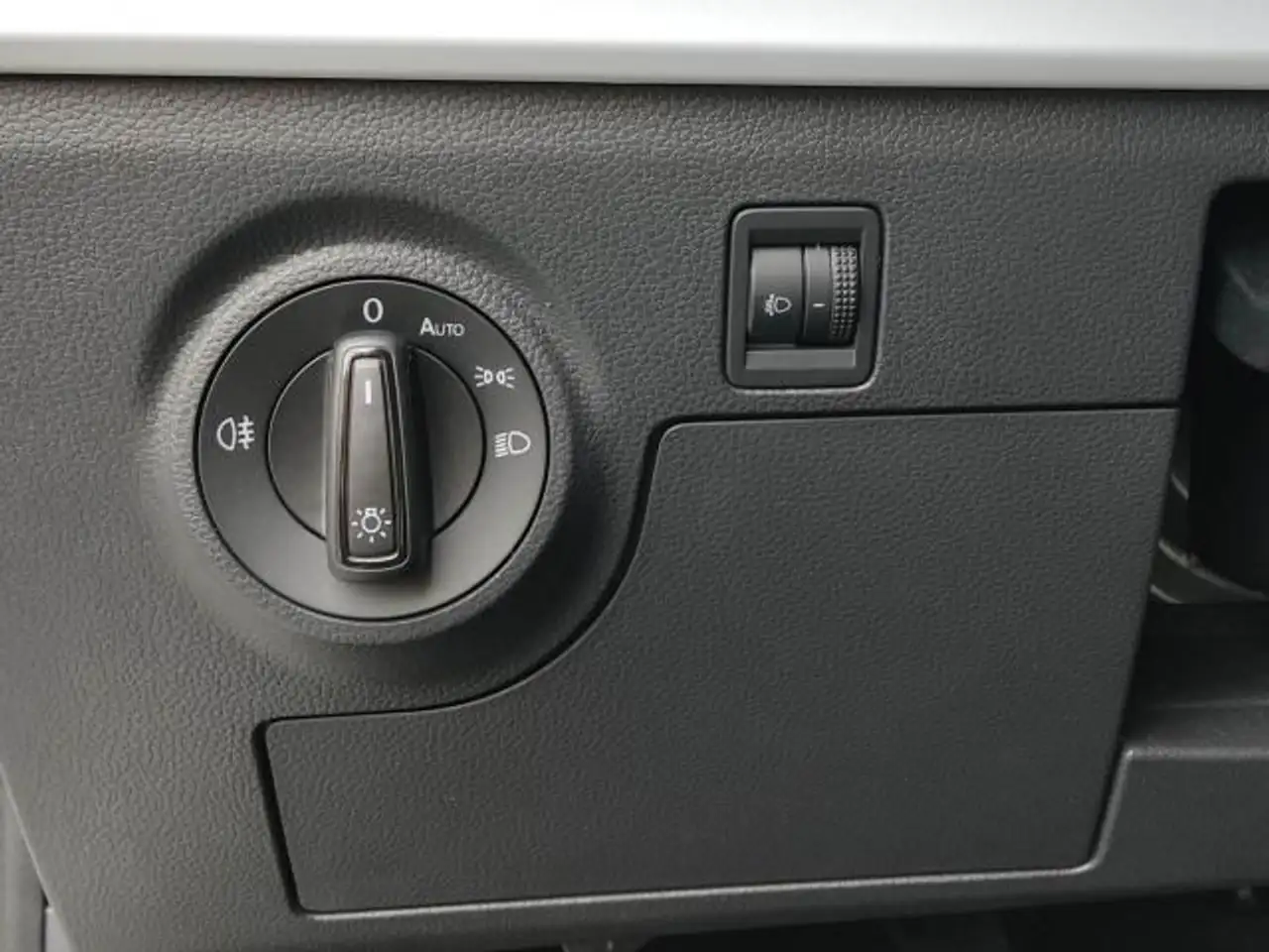 SEAT Arona ARONA STYLE EDITION 1.0 TSI SITZH. EINPARKH. DAB — Galerie du véhicule 14