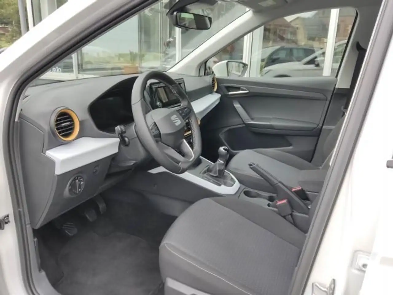 SEAT Arona ARONA STYLE EDITION 1.0 TSI SITZH. EINPARKH. DAB — Galerie du véhicule 15