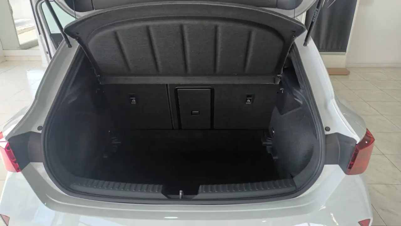 CUPRA Leon 1.5 eTSI 110 DSG — معرض صور السيارة 5