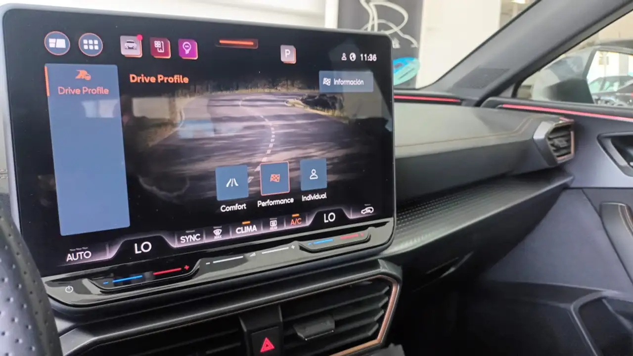 CUPRA Leon 1.5 eTSI 110 DSG — معرض صور السيارة 11