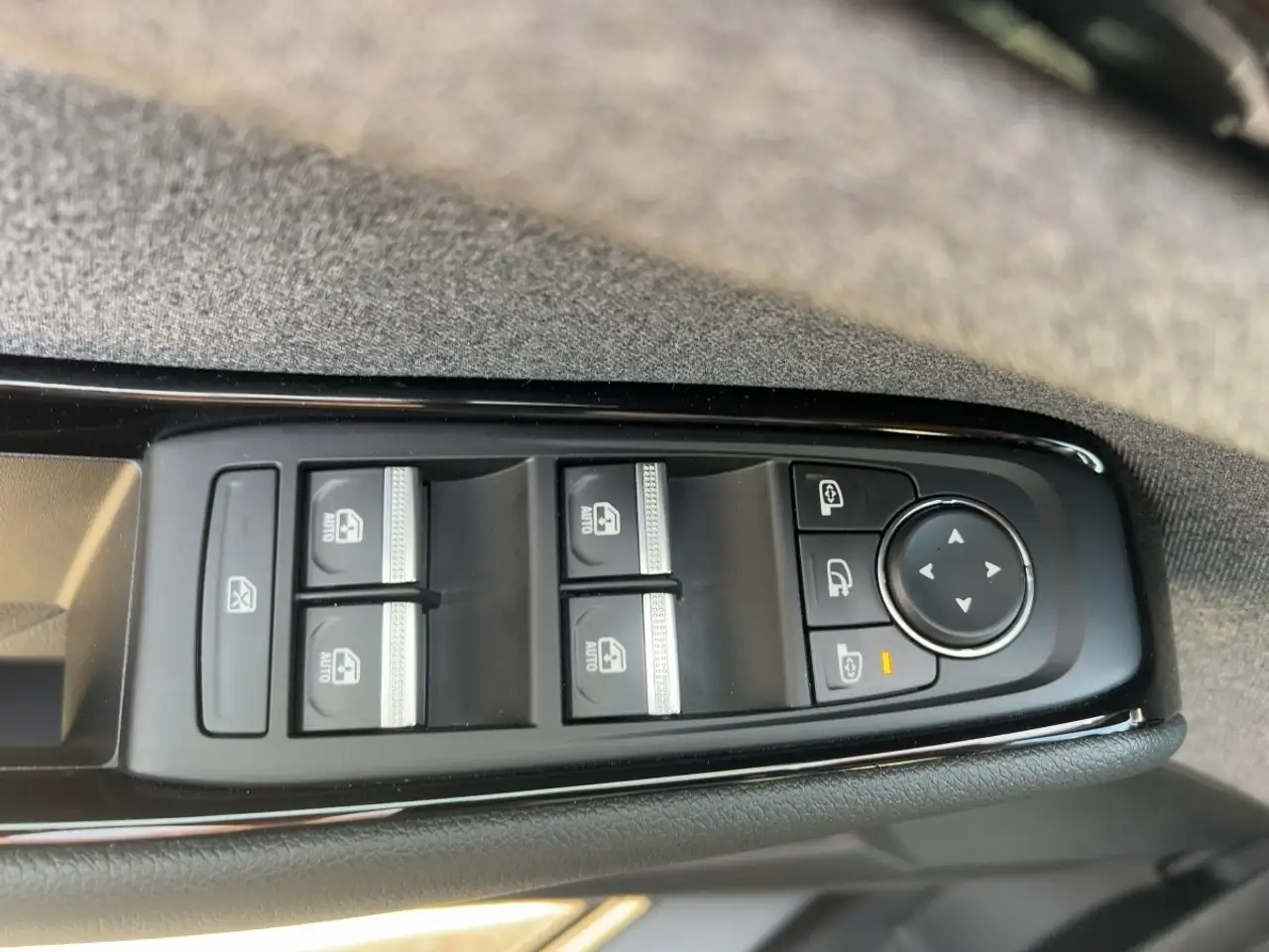 Renault Austral 1.3 TCE 160 EVOLUTION — Galería del vehículo 18