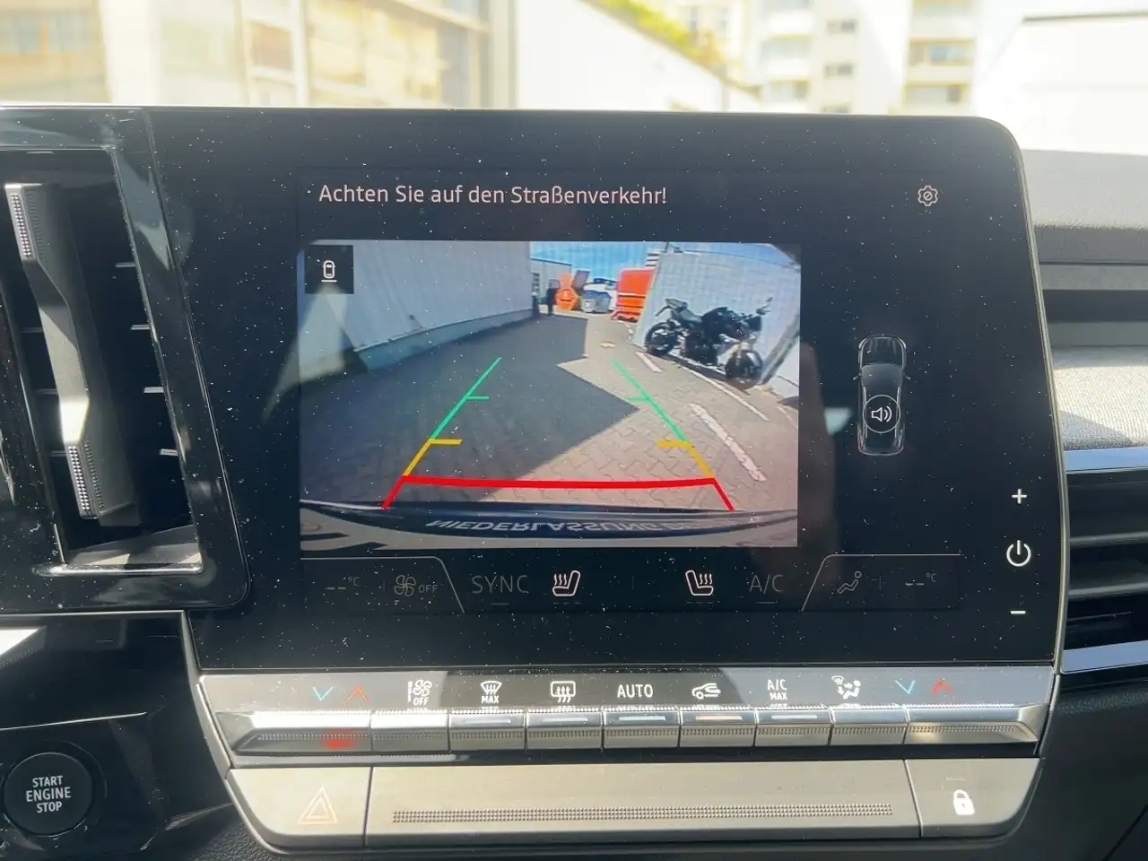 Renault Austral 1.3 TCE 160 EVOLUTION — Galería del vehículo 12