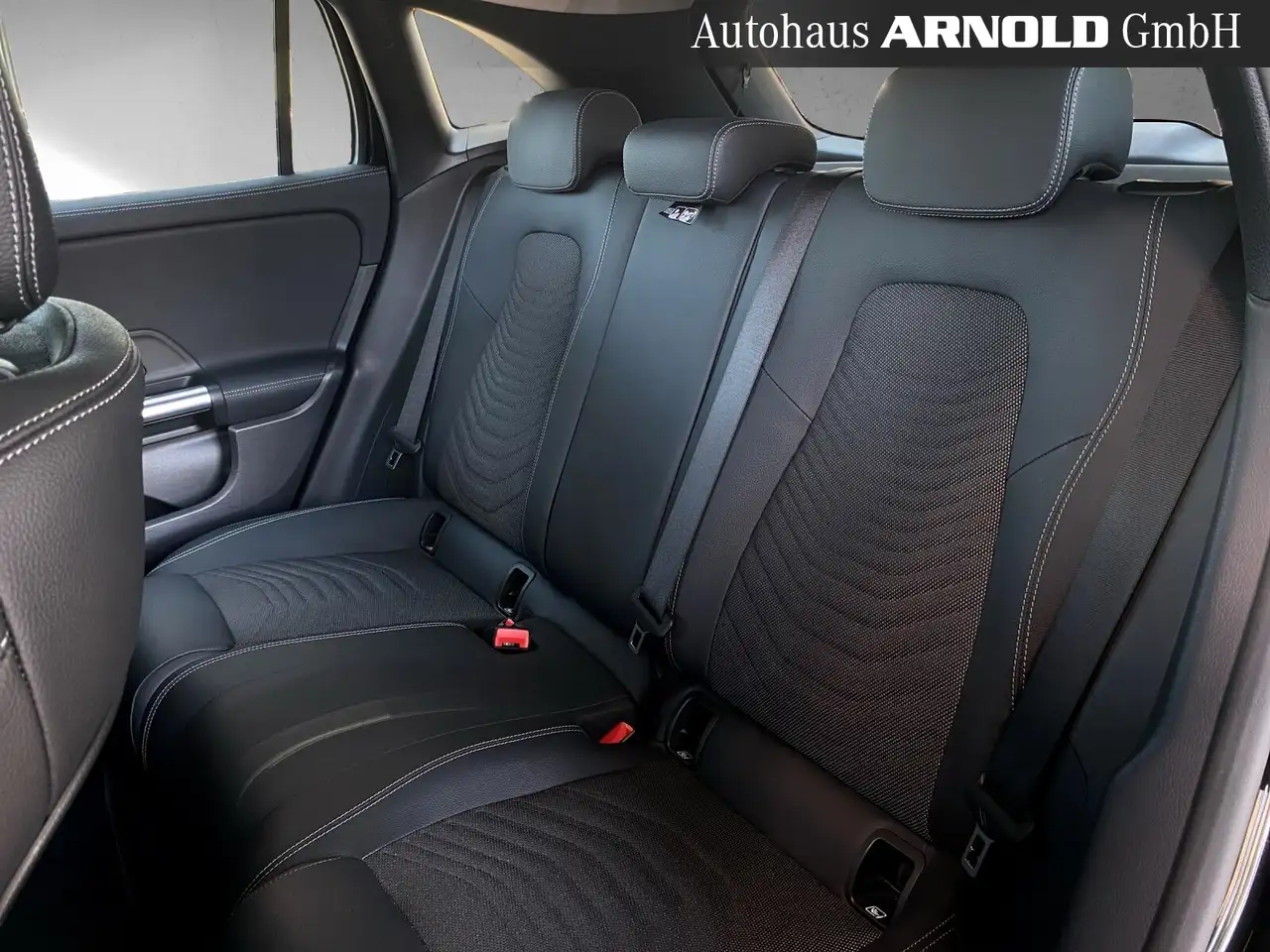 Mercedes-Benz GLA 200 GLA 200 Progressive Fahrass-P. 360° Winter-P DAB — Galería del vehículo 10