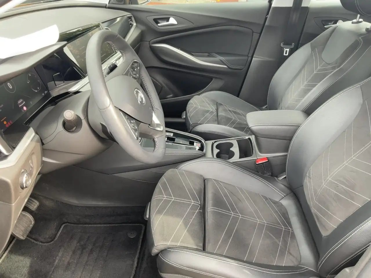 Opel Grandland 1.2 48V Mild Hybrid GS Line — معرض صور السيارة 12