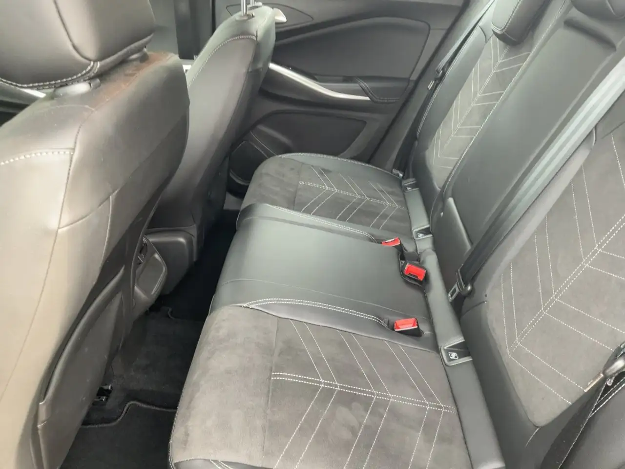 Opel Grandland 1.2 48V Mild Hybrid GS Line — معرض صور السيارة 11