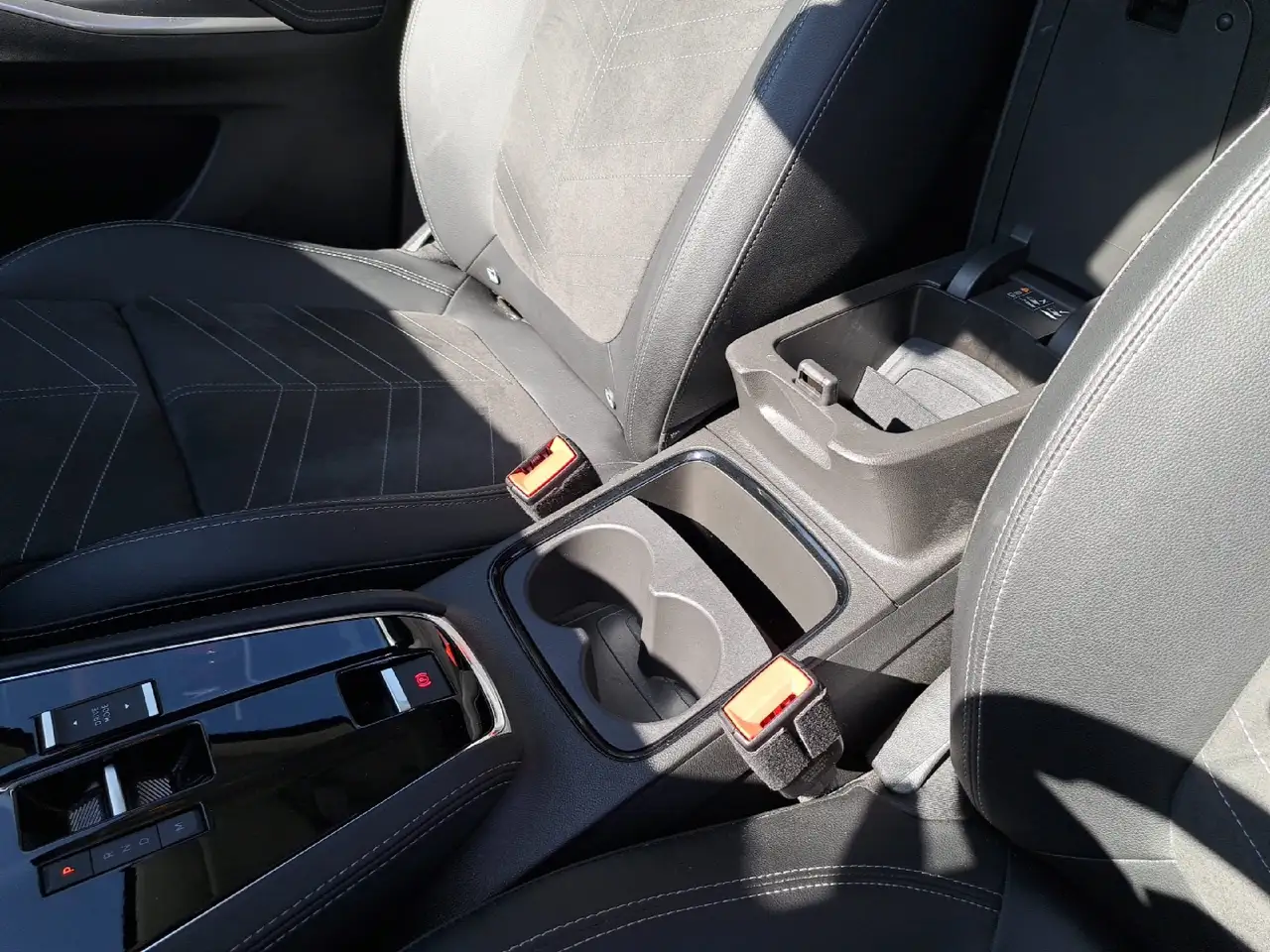 Opel Grandland 1.2 MHEV GS Line *MATRIX*NAVI*AHK*360°* — معرض صور السيارة 16