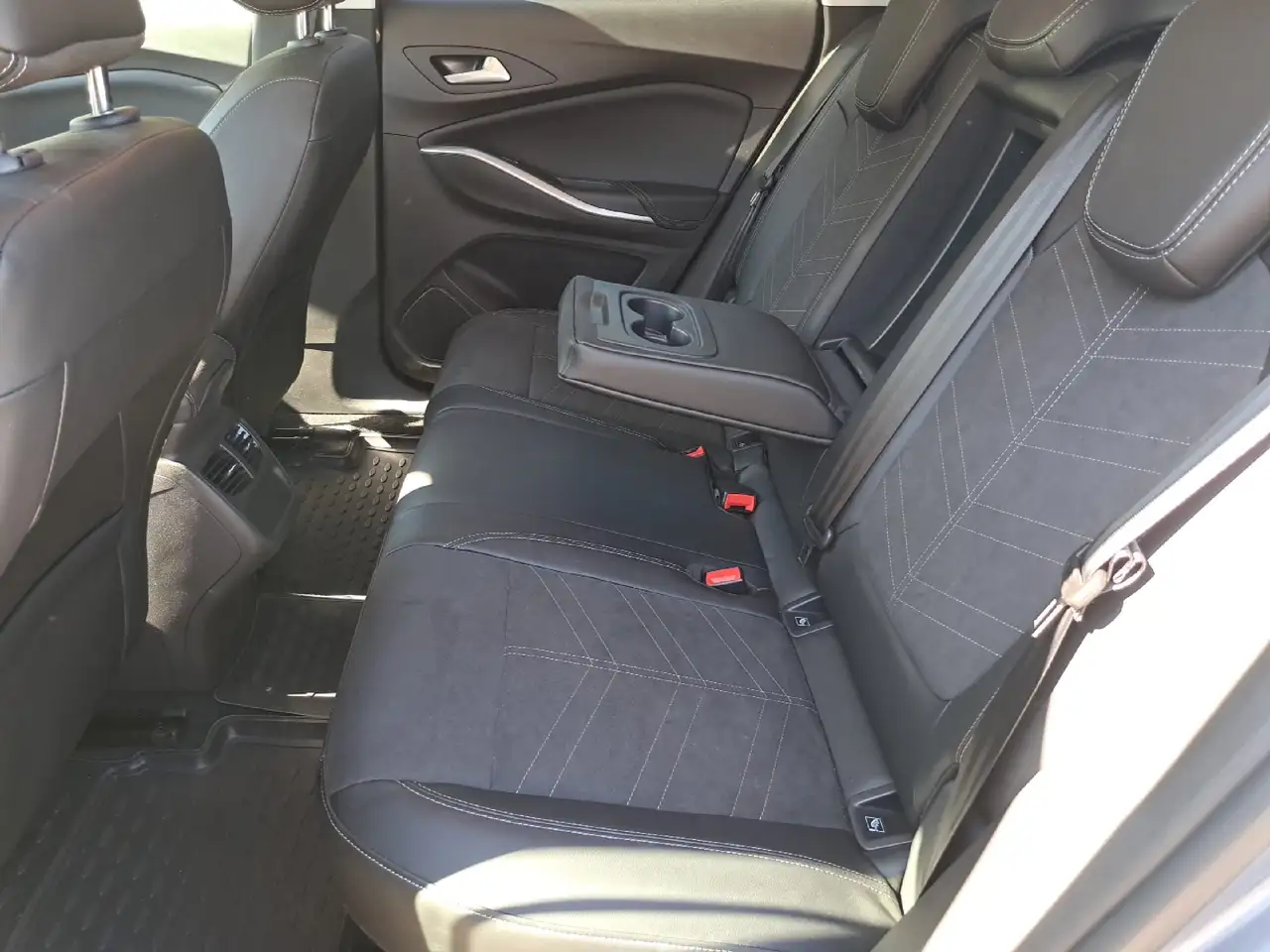 Opel Grandland 1.2 MHEV GS Line *MATRIX*NAVI*AHK*360°* — معرض صور السيارة 25
