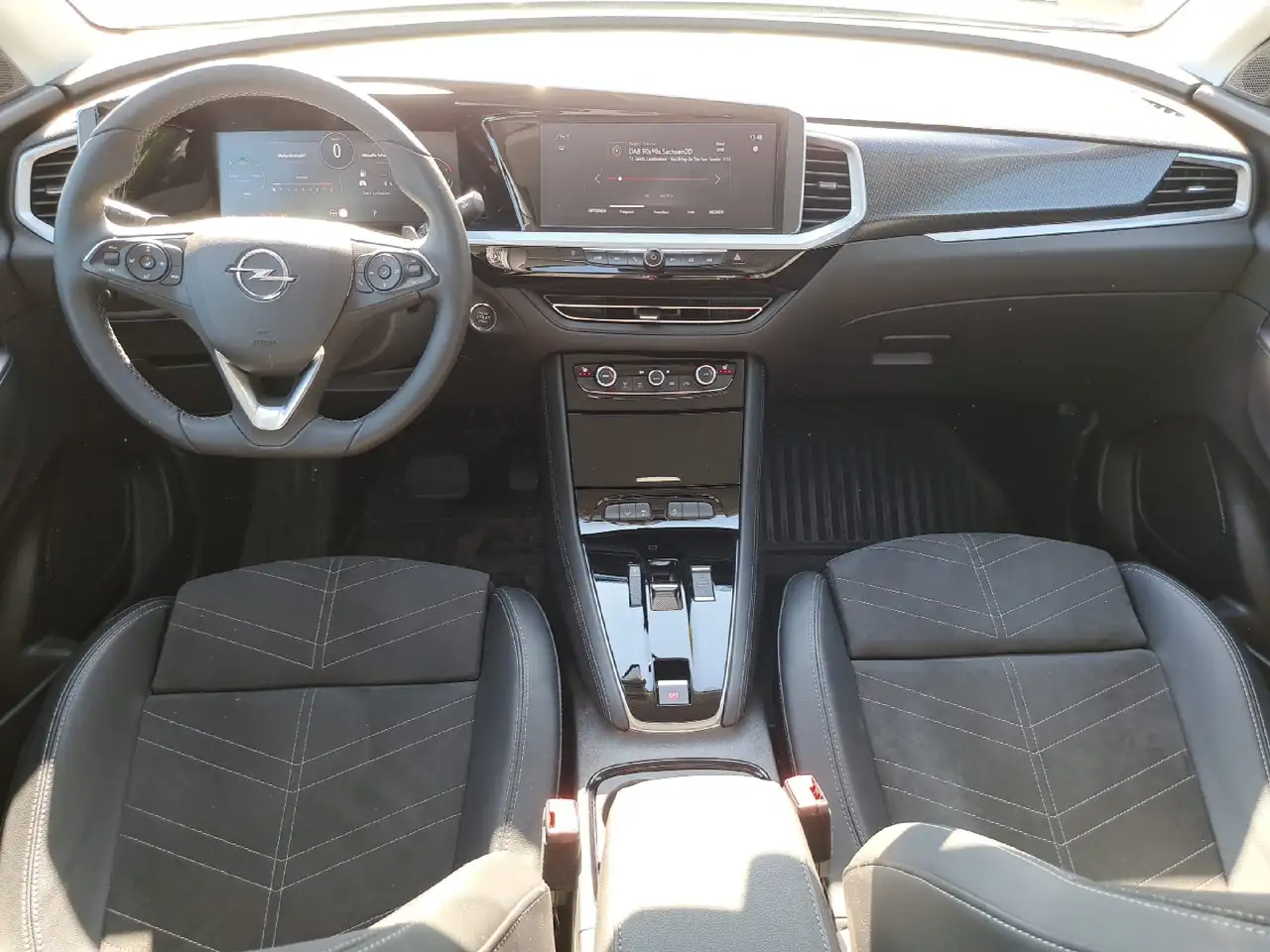 Opel Grandland 1.2 MHEV GS Line *MATRIX*NAVI*AHK*360°* — معرض صور السيارة 9