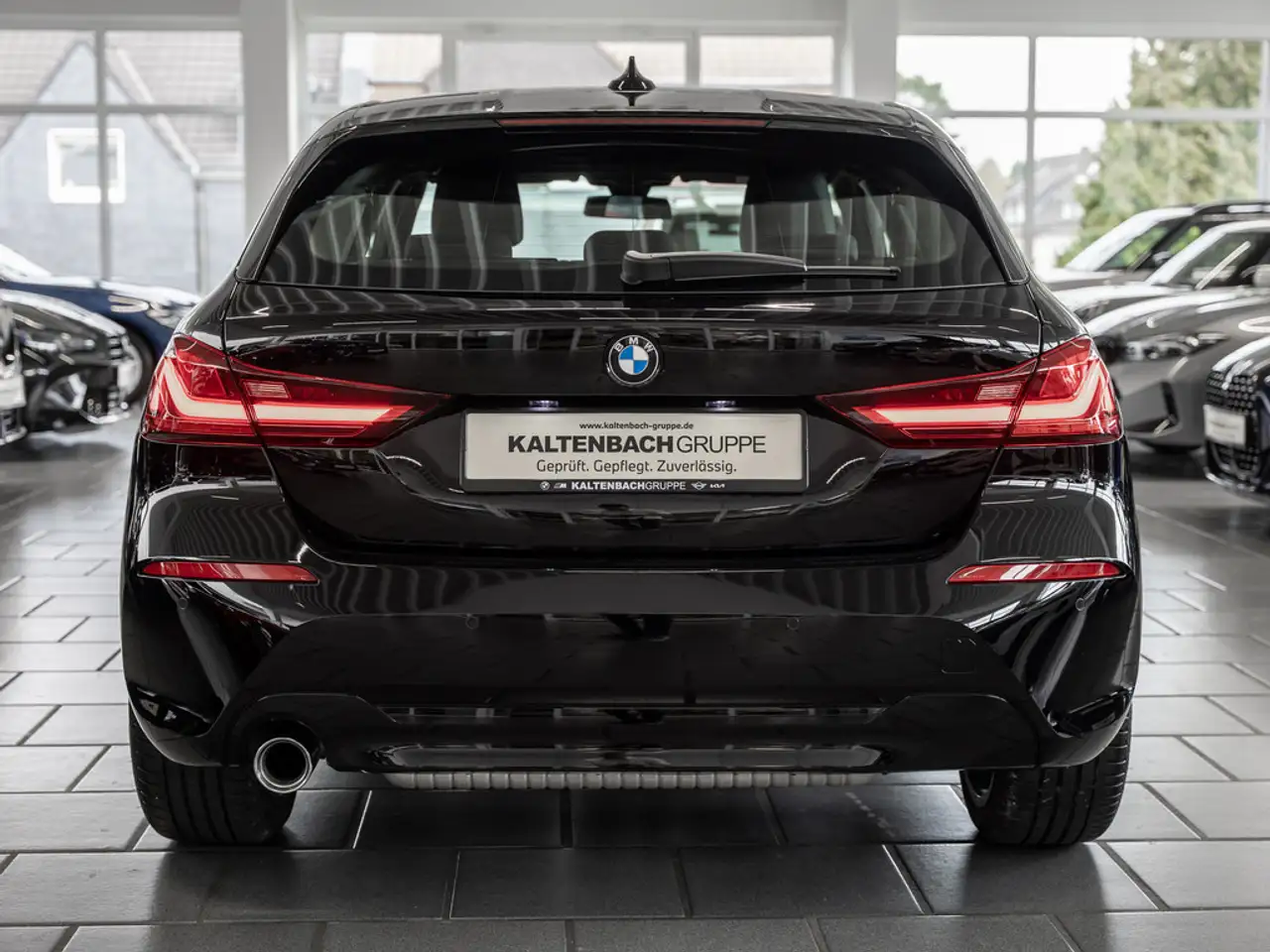 BMW 118 i Advantage LED W-LAN NAVI SITZHEIZUNG PDC — Galería del vehículo 6