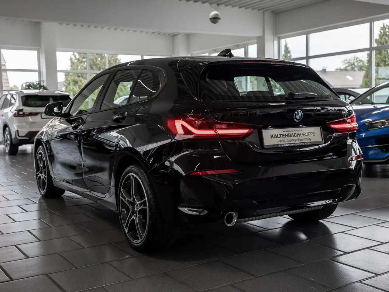 BMW 118 i Advantage LED W-LAN NAVI SITZHEIZUNG PDC — Galería del vehículo 7