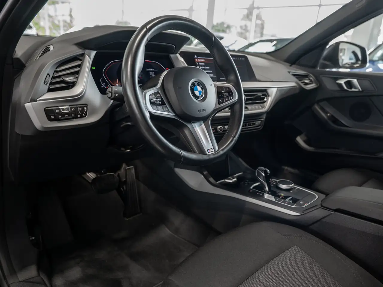 BMW 118 i Advantage LED W-LAN NAVI SITZHEIZUNG PDC — Galería del vehículo 24