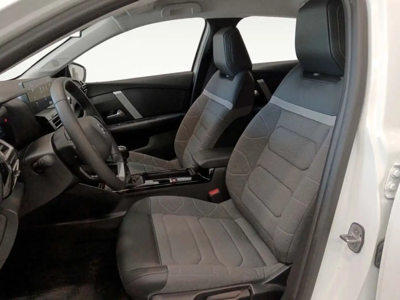 Citroen C4 1.2 PureTech Plus S&S 130 — Vehicle gallery 8