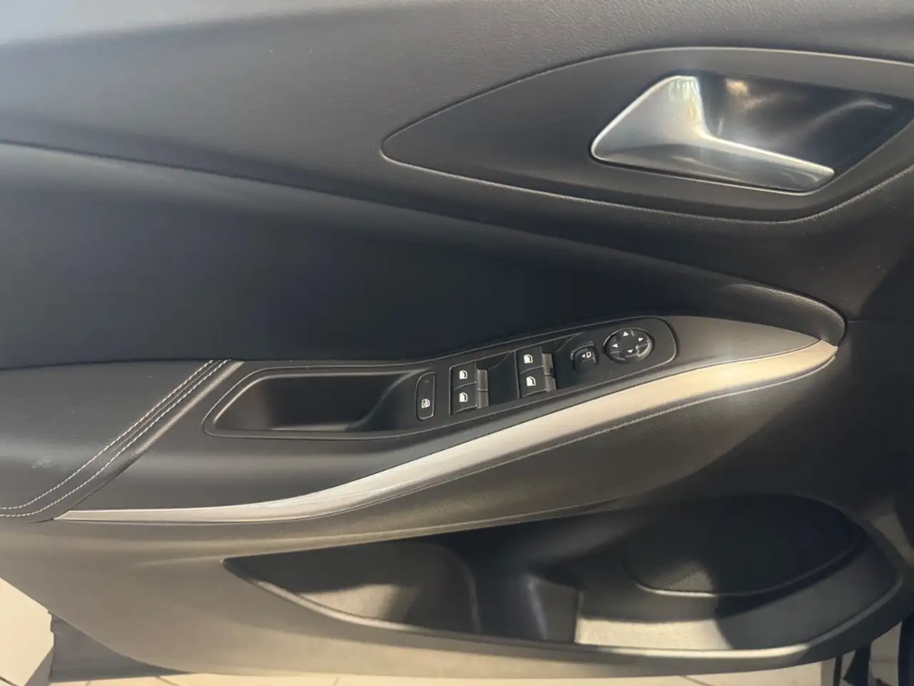 Opel Grandland 1.2 Turbo GS Line Alcantara+LED+Navi — Galería del vehículo 8