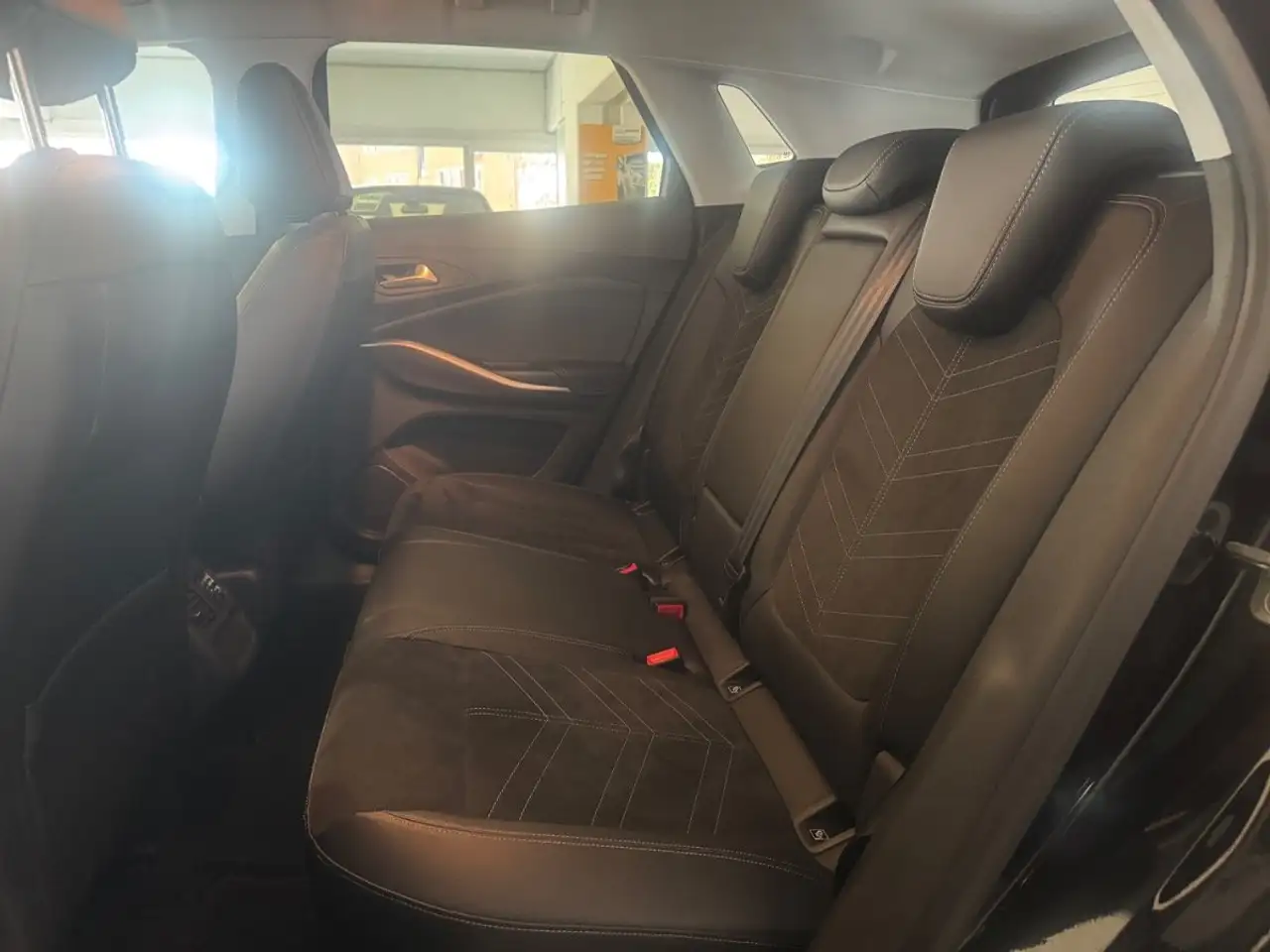 Opel Grandland 1.2 Turbo GS Line Alcantara+LED+Navi — Galería del vehículo 21
