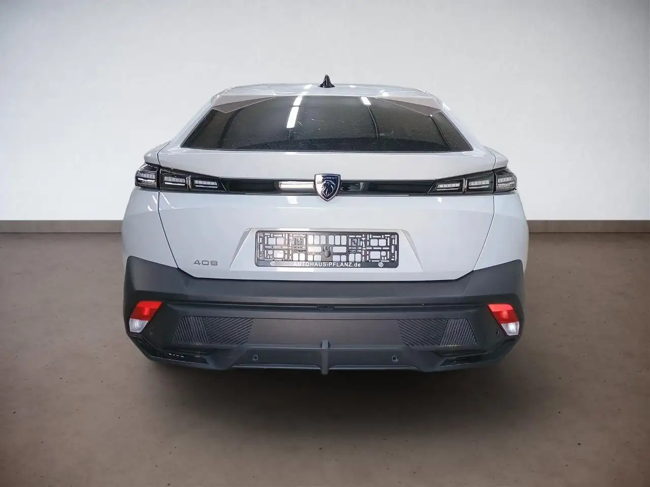 Peugeot 408 Allure Pack PureTech 130PS AT8 *SHZ*KAMERA* — معرض صور السيارة 7