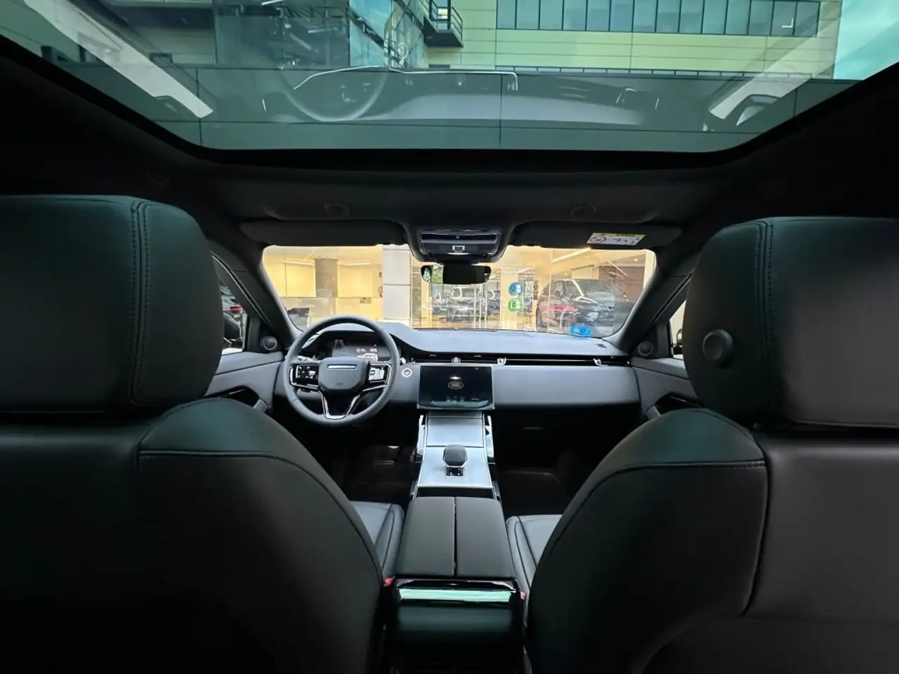 Land Rover Range Rover Evoque 1.5 I3 PHEV S AWD Auto — Vehicle gallery 17