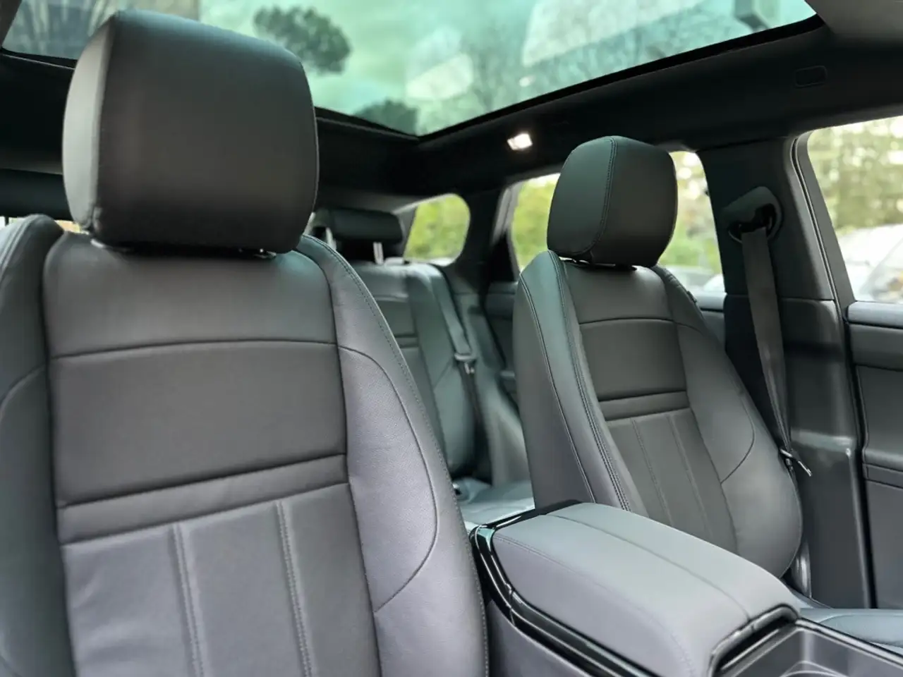 Land Rover Range Rover Evoque 1.5 I3 PHEV S AWD Auto — Vehicle gallery 15