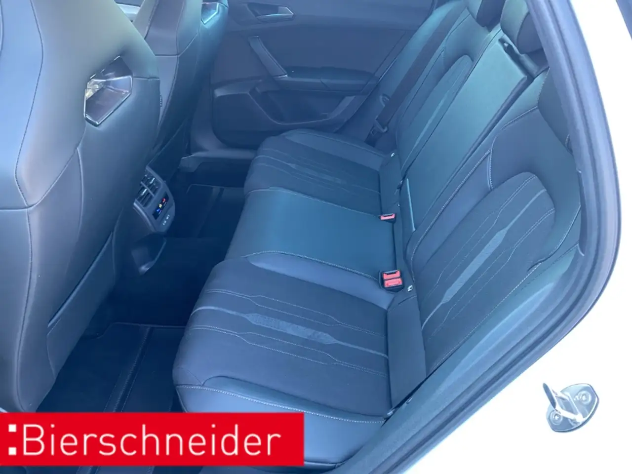CUPRA Leon Sp. VZ 2.0 TSI DSG LED Navi Full Link PDC WP — Galería del vehículo 22